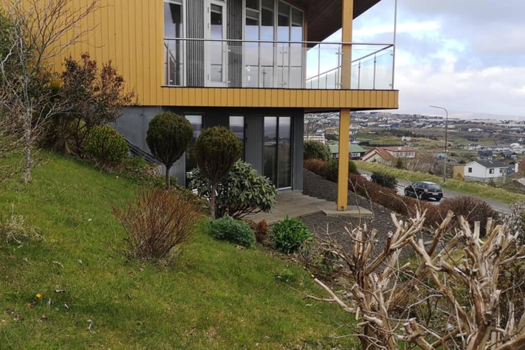 Large Apartment With Fabulous View Of Tórshavn Extérieur photo